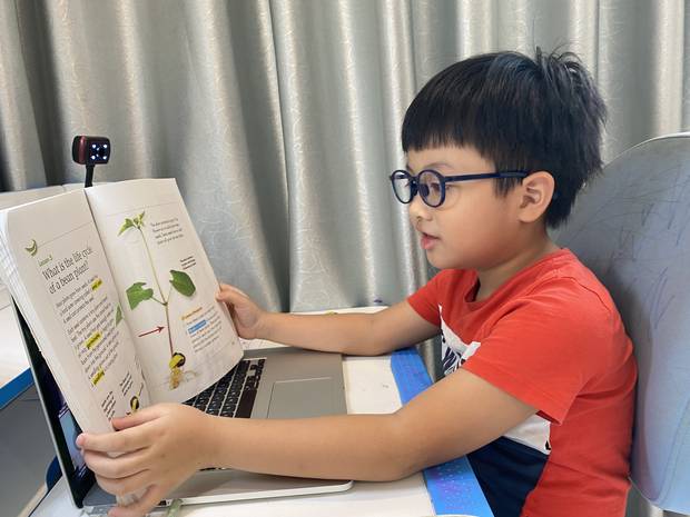Đọc sách khoa học tiếng Anh